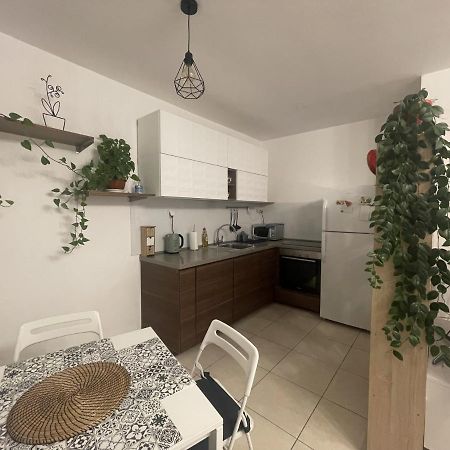 Ashdod City Center 2-Rooms Apartment, 15Min Walk To The Beach Екстер'єр фото