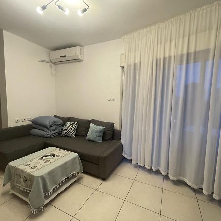 Ashdod City Center 2-Rooms Apartment, 15Min Walk To The Beach Екстер'єр фото